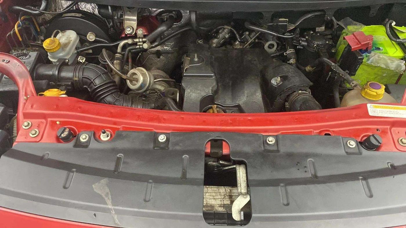 2017 Mahindra TUV300 T8, Diesel, Manual, 59,999 km, Open Bonet