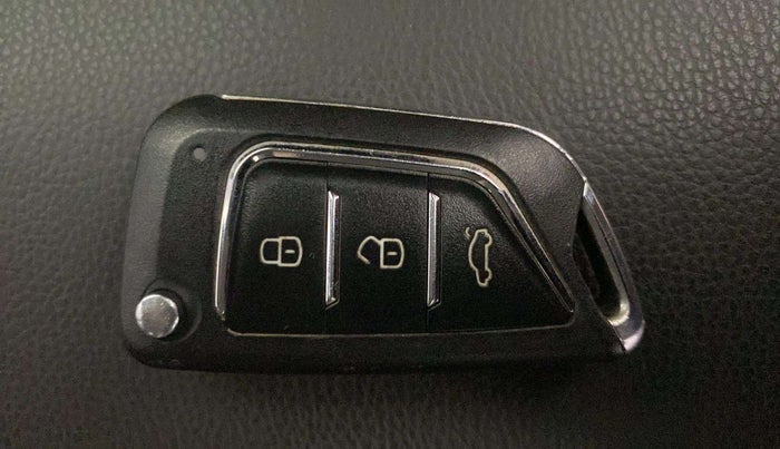 2017 Mahindra TUV300 T8, Diesel, Manual, 59,911 km, Key Close Up