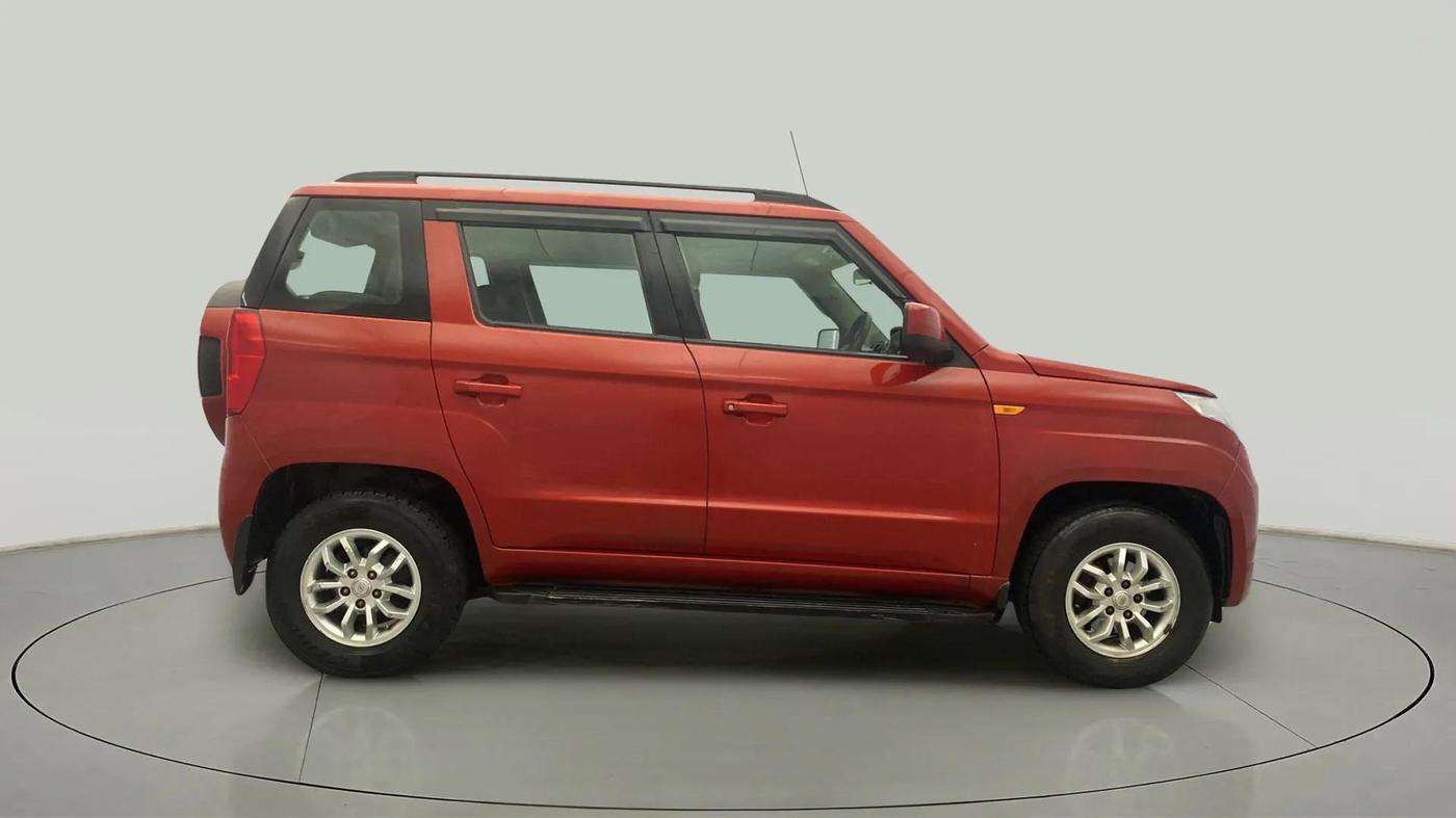 2017 Mahindra TUV300 T8, Diesel, Manual, 59,999 km, Right Side View