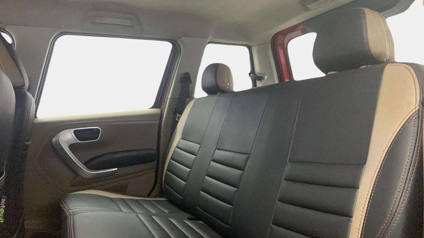 2017 Mahindra TUV300 T8, Diesel, Manual, 59,999 km, Right Side Rear Door Cabin