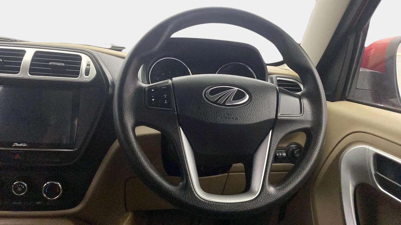 2017 Mahindra TUV300 T8, Diesel, Manual, 59,999 km, Steering Wheel Close Up