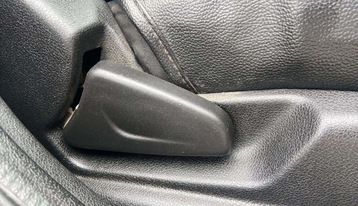 2019 Renault Kwid RXT 1.0 (O), Petrol, Manual, 90,483 km, Driver Side Adjustment Panel