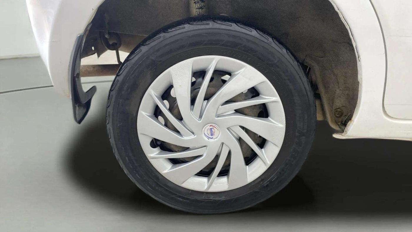 2014 Datsun Go T, Petrol, Manual, 60,658 km, Right Rear Wheel