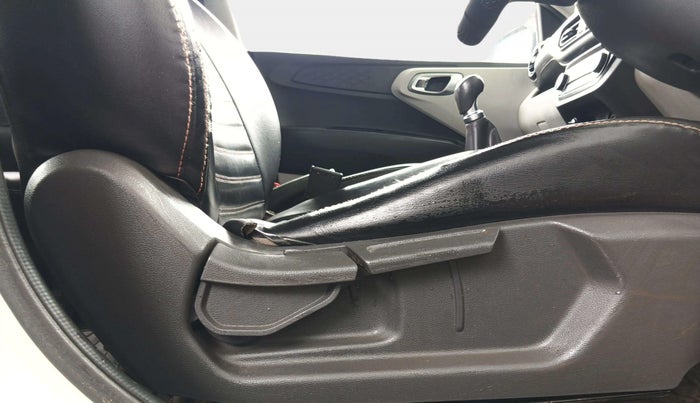 2019 Hyundai GRAND I10 NIOS ASTA 1.2 KAPPA VTVT, Petrol, Manual, 65,492 km, Driver Side Adjustment Panel