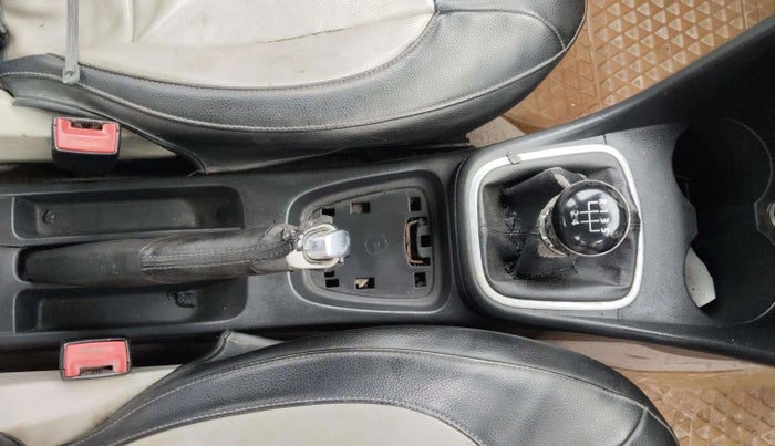 2014 Volkswagen Polo HIGHLINE DIESEL, Diesel, Manual, 1,52,211 km, Gear Lever