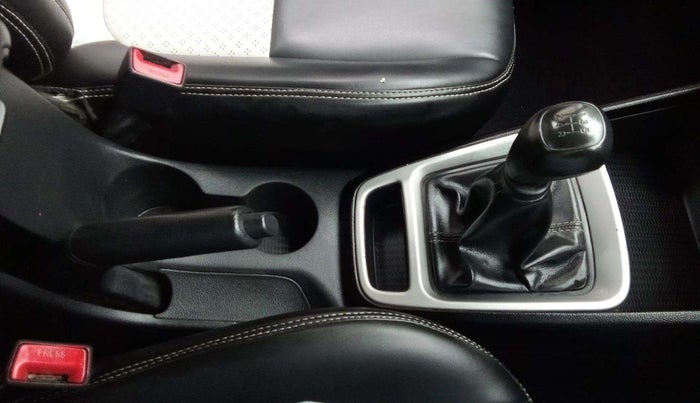 2020 Hyundai VENUE S 1.2, Petrol, Manual, 84,872 km, Gear Lever