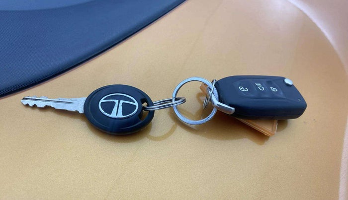 2017 Tata Tiago XZ PETROL, Petrol, Manual, 53,136 km, Key Close Up