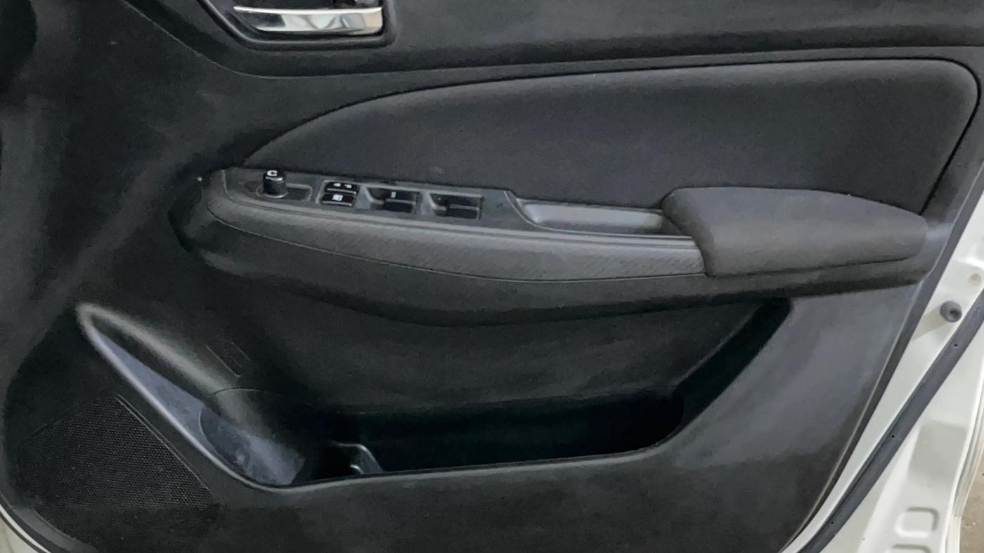 2020 Maruti Swift VXI, Petrol, Manual, 77,167 km, Driver Side Door Panels Control