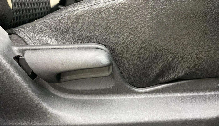 2015 Maruti Swift VXI, Petrol, Manual, 33,985 km, Driver Side Adjustment Panel