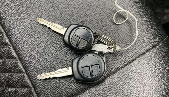 2015 Maruti Swift VXI, Petrol, Manual, 33,985 km, Key Close Up