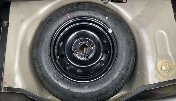 2015 Maruti Swift VXI, Petrol, Manual, 33,985 km, Spare Tyre