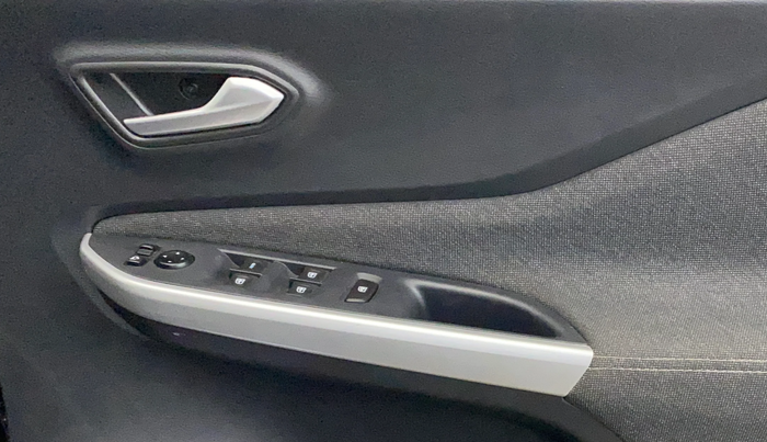 2022 Nissan MAGNITE XV PREMIUM TURBO CVT, Petrol, Automatic, 13,358 km, Driver Side Door Panels Control