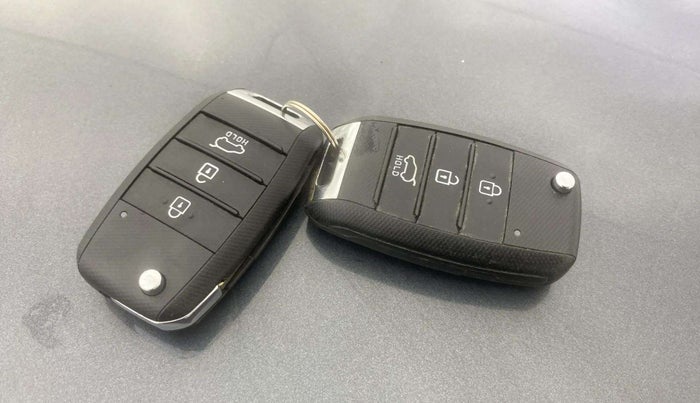 2023 KIA CARENS PRESTIGE 1.5 PETROL 7 STR, Petrol, Manual, 10,215 km, Key Close Up