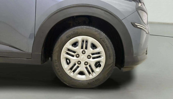 2023 KIA CARENS PRESTIGE 1.5 PETROL 7 STR, Petrol, Manual, 10,215 km, Right Front Wheel