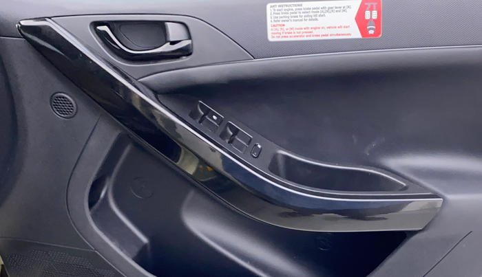 2022 Tata NEXON XZA PLUS KAZIRANGA PETROL, Petrol, Automatic, 31,771 km, Driver Side Door Panels Control