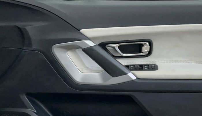 2022 Tata Harrier XT PLUS 2.0L KRYOTEC, Diesel, Manual, 52,725 km, Driver Side Door Panels Control
