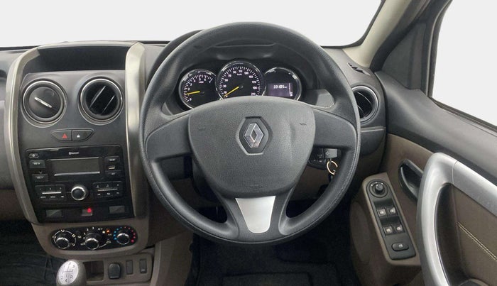 2018 Renault Duster RXL PETROL, Petrol, Manual, 33,105 km, Steering Wheel Close Up