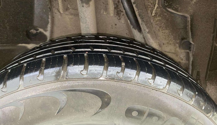 2018 Renault Duster RXL PETROL, Petrol, Manual, 33,105 km, Right Rear Tyre Tread