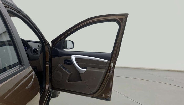 2018 Renault Duster RXL PETROL, Petrol, Manual, 33,105 km, RHS Front Door