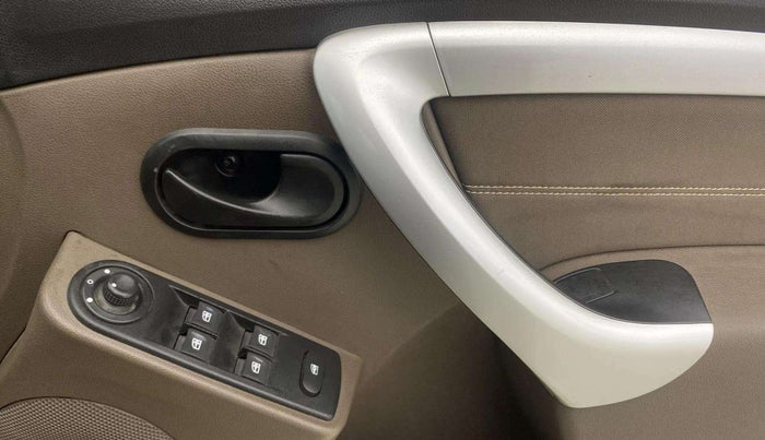 2018 Renault Duster RXL PETROL, Petrol, Manual, 33,105 km, Driver Side Door Panels Control