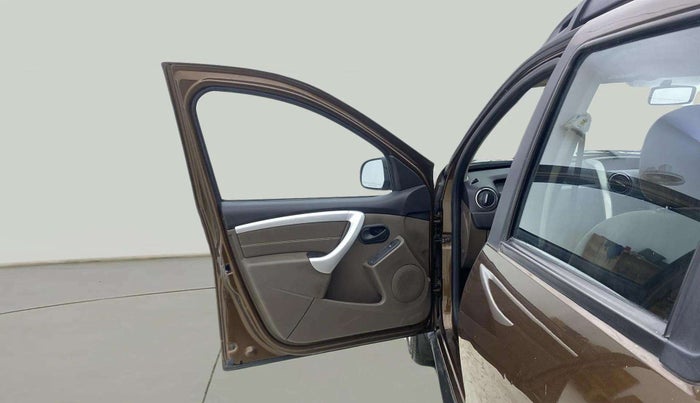 2018 Renault Duster RXL PETROL, Petrol, Manual, 33,105 km, LHS Front Door