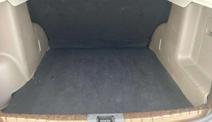 2018 Renault Duster RXL PETROL, Petrol, Manual, 33,105 km, Boot Inside