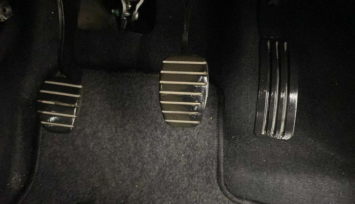 2018 Renault Duster RXL PETROL, Petrol, Manual, 33,105 km, Pedals