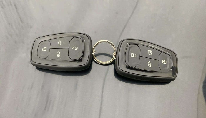 2023 Tata ALTROZ XZ Plus (S) Dark Edition, Petrol, Manual, 8,582 km, Key Close Up