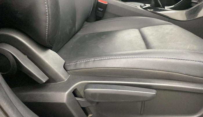 2023 Tata ALTROZ XZ Plus (S) Dark Edition, Petrol, Manual, 8,582 km, Driver Side Adjustment Panel