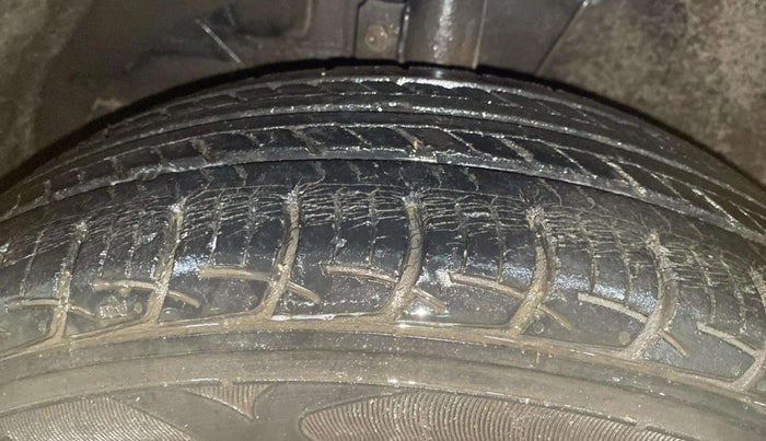 2017 Maruti Baleno DELTA PETROL 1.2, Petrol, Manual, 33,862 km, Left Front Tyre Tread