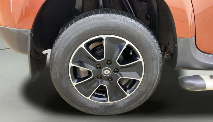 2018 Renault Duster 110 PS RXZ 4X2 AMT DIESEL, Diesel, Automatic, 1,32,913 km, Right Rear Wheel