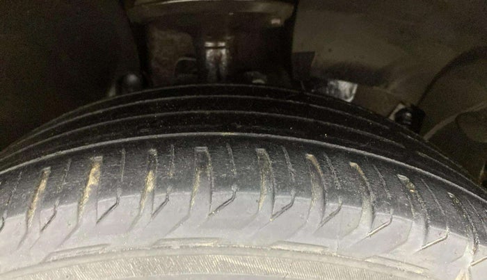 2018 Renault Duster 110 PS RXZ 4X2 AMT DIESEL, Diesel, Automatic, 1,32,913 km, Right Front Tyre Tread