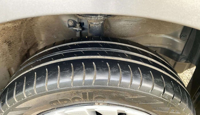 2015 Maruti Wagon R 1.0 VXI, Petrol, Manual, 80,028 km, Right Front Tyre Tread
