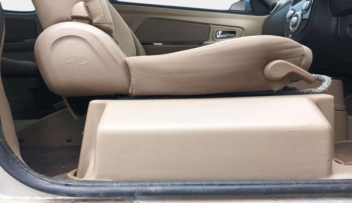2017 Mahindra E20 Plus P4, Electric, Automatic, 36,737 km, Driver Side Adjustment Panel