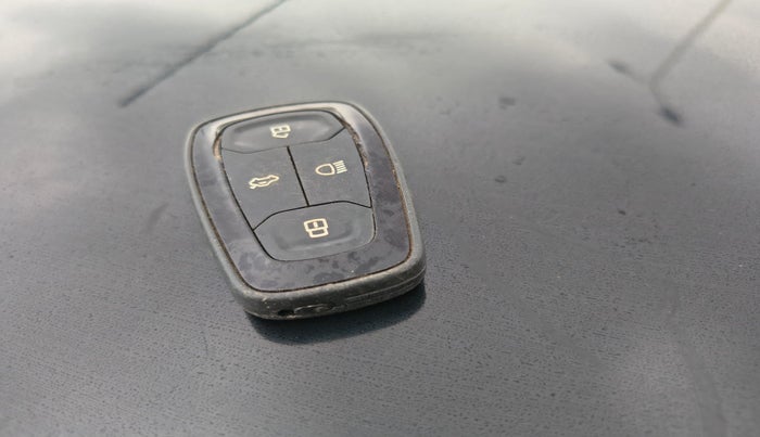 2020 Tata ALTROZ XZ PETROL, Petrol, Manual, 75,888 km, Key Close Up
