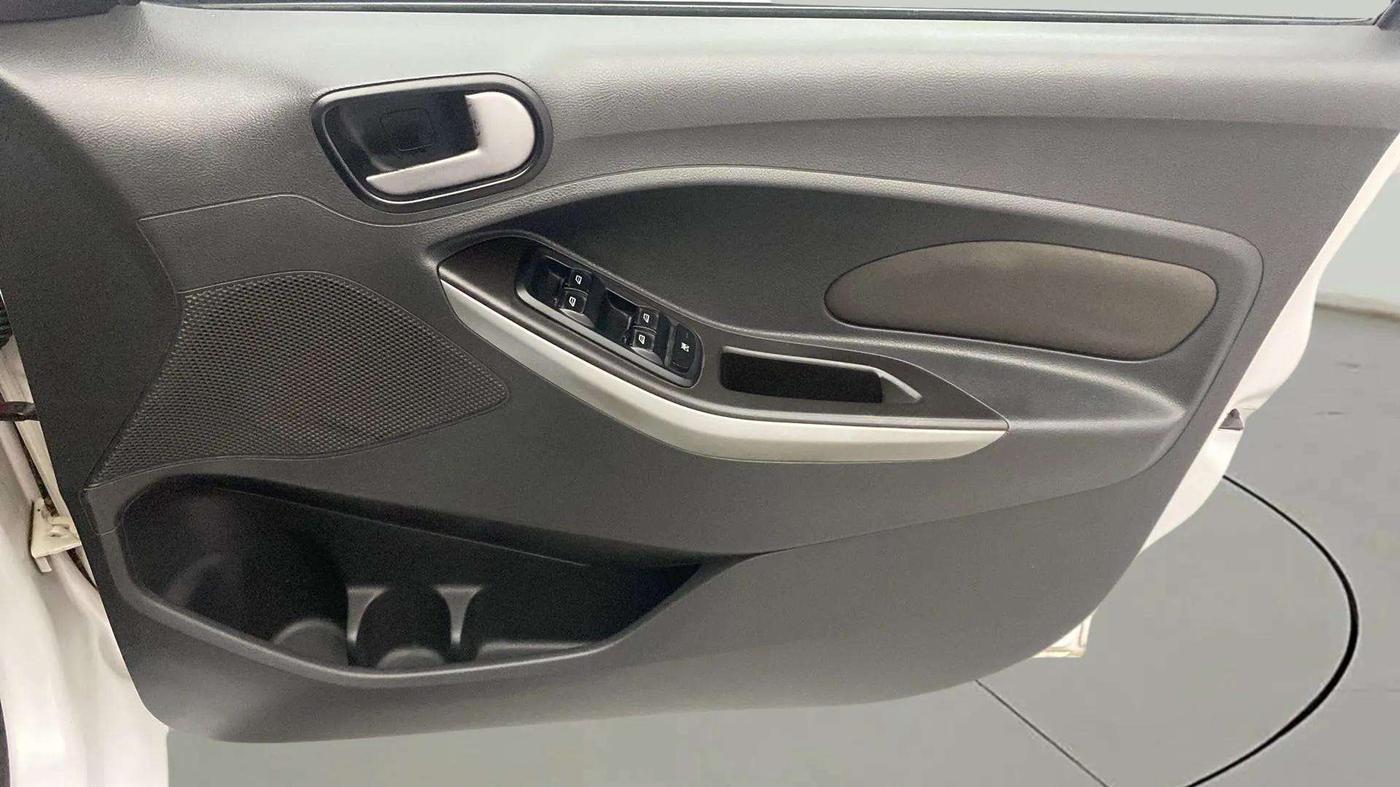 2016 Ford New Figo TREND 1.2 PETROL, Petrol, Manual, 1,20,395 km, Driver Side Door Panels Control