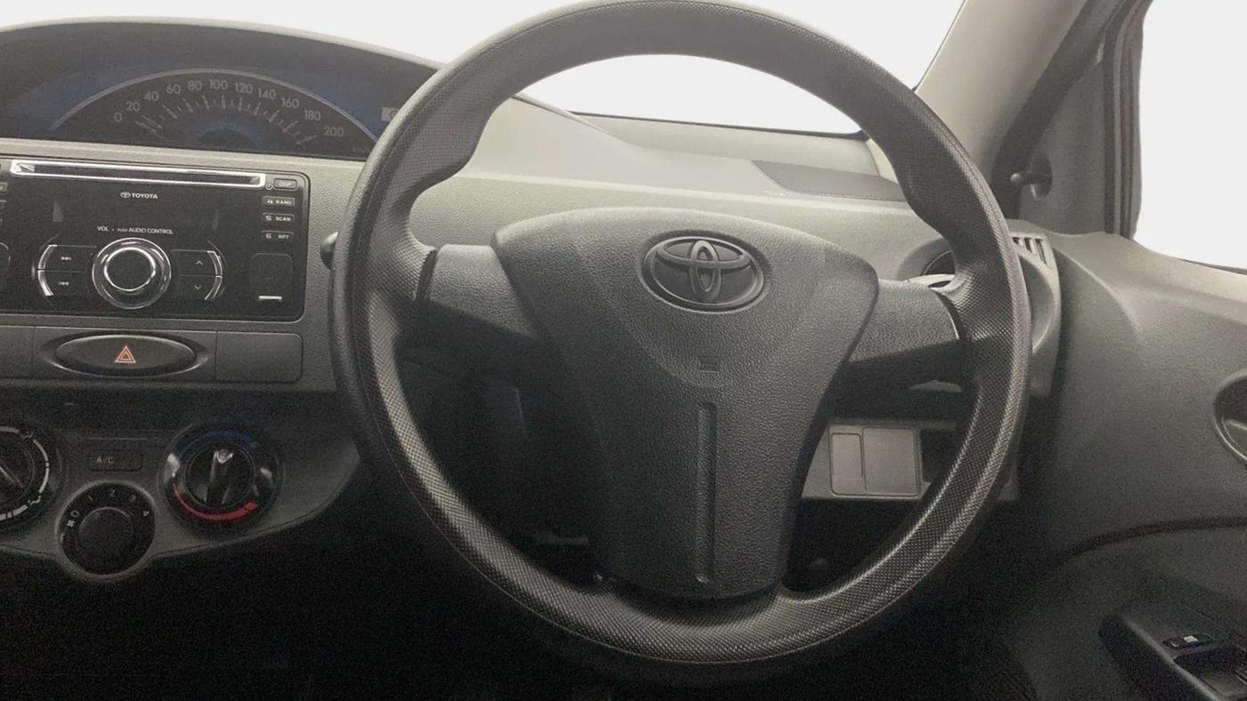 2013 Toyota Etios Liva G, Petrol, Manual, 56,157 km, Steering Wheel Close Up