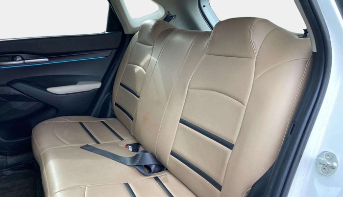 2021 KIA SELTOS HTK PLUS 1.5 IMT, Petrol, Manual, 24,685 km, Right Side Rear Door Cabin