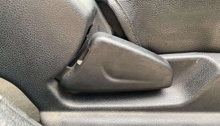 2019 Renault Kwid RXT 0.8 (O), Petrol, Manual, 22,091 km, Driver Side Adjustment Panel