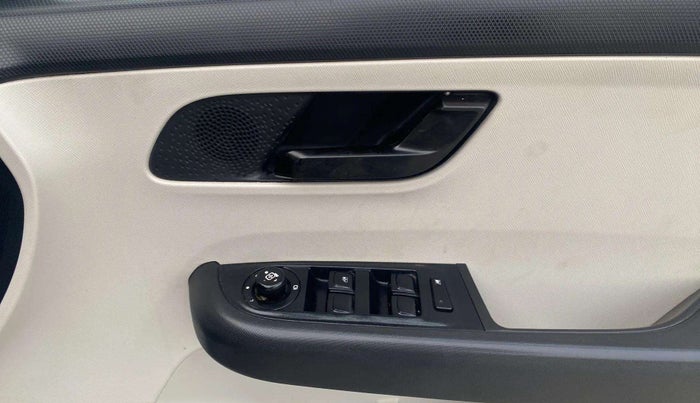 2022 Tata ALTROZ XM PLUS PETROL, Petrol, Manual, 52,760 km, Driver Side Door Panels Control