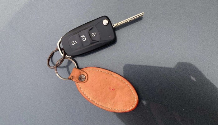 2022 Tata ALTROZ XM PLUS PETROL, Petrol, Manual, 52,760 km, Key Close Up