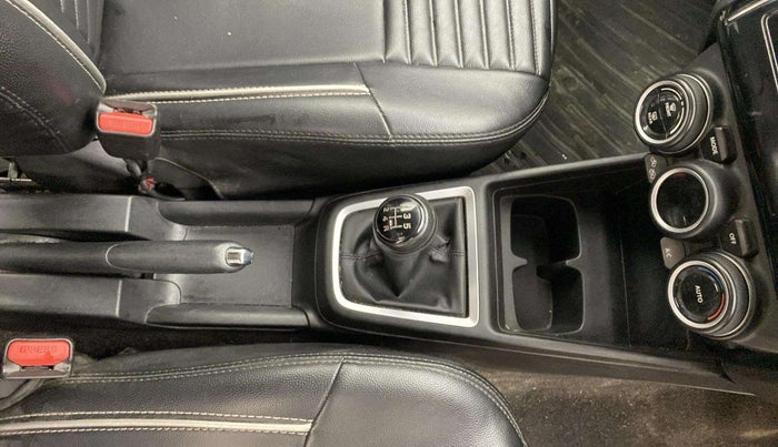 2022 Maruti Swift ZXI, Petrol, Manual, 39,775 km, Gear Lever