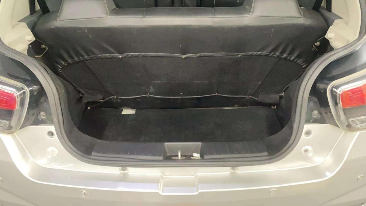 2018 Mahindra KUV 100 NXT K2 D 6S, Diesel, Manual, 25,953 km, Boot Inside
