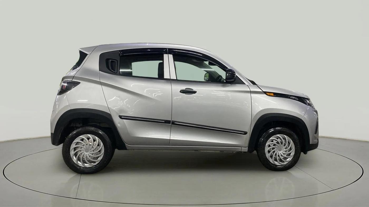 2018 Mahindra KUV 100 NXT K2 D 6S, Diesel, Manual, 25,953 km, Right Side View