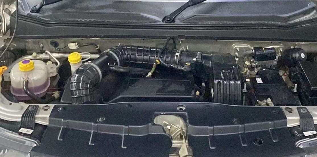 2018 Mahindra KUV 100 NXT K2 D 6S, Diesel, Manual, 25,953 km, Engine View