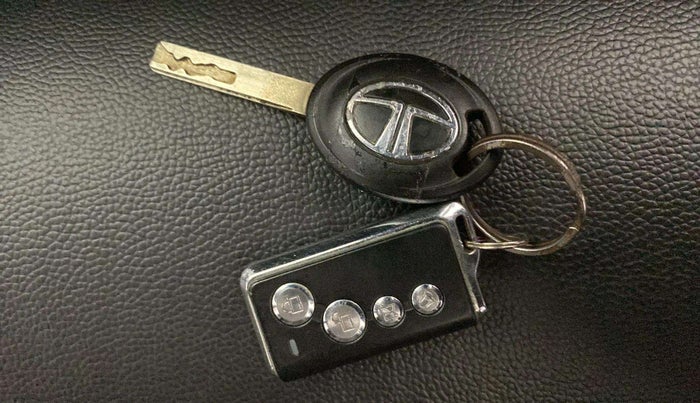 2021 Tata NEXON XE PETROL, Petrol, Manual, 27,531 km, Key Close Up