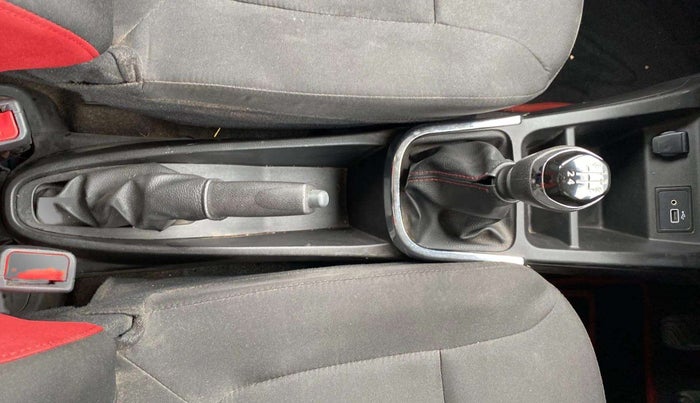 2022 Renault Kwid RXT 0.8, Petrol, Manual, 15,995 km, Gear Lever