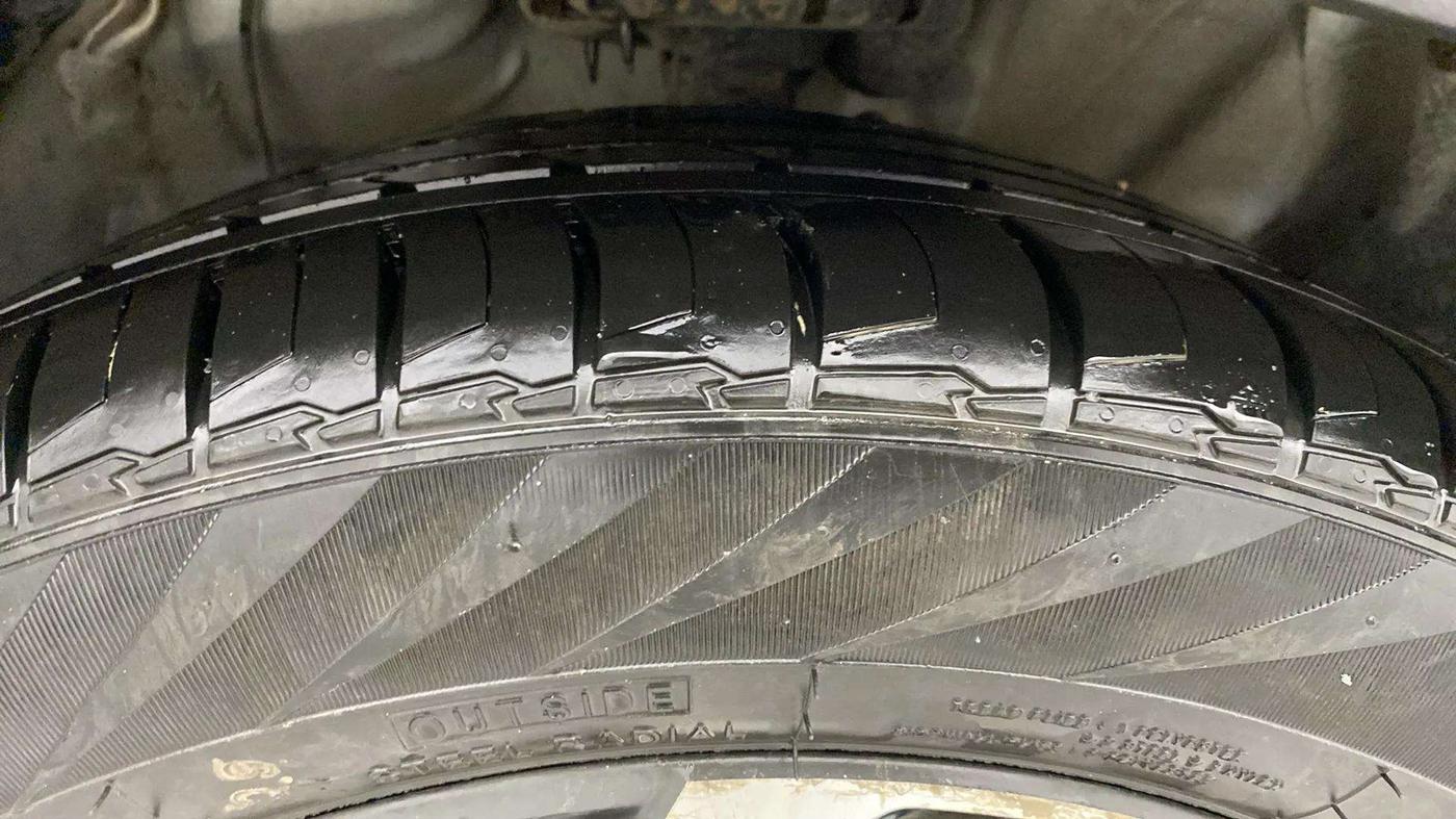 2021 Hyundai ALCAZAR PLATINUM(O) 6STR 1.5 AT, Diesel, Automatic, 1,01,870 km, Right Front Tyre Tread