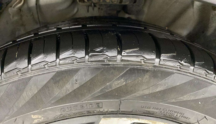 2021 Hyundai ALCAZAR PLATINUM(O) 6STR 1.5 AT, Diesel, Automatic, 1,01,006 km, Right Front Tyre Tread