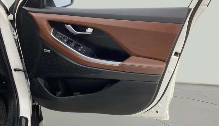2021 Hyundai ALCAZAR PLATINUM(O) 6STR 1.5 AT, Diesel, Automatic, 1,01,006 km, Driver Side Door Panels Control